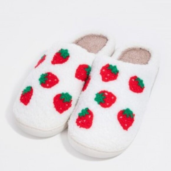 NWT Strawberry Pattern Fuzzy Slippers Women's Size: 8-9 - Picture 1 of 6